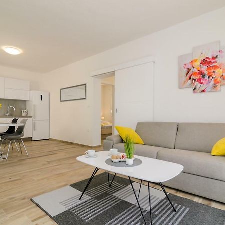 Apartment Petra Zara Esterno foto