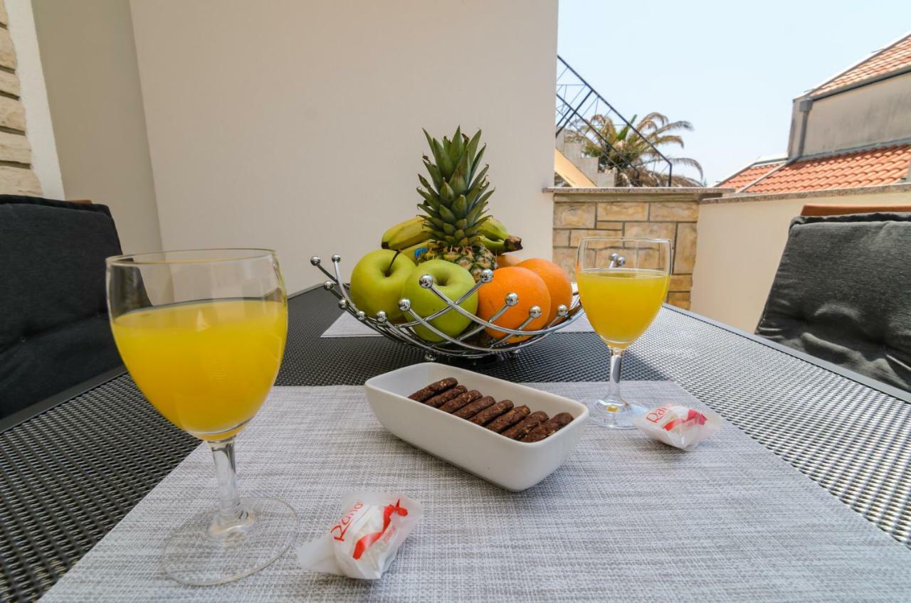 Apartment Petra Zara Esterno foto
