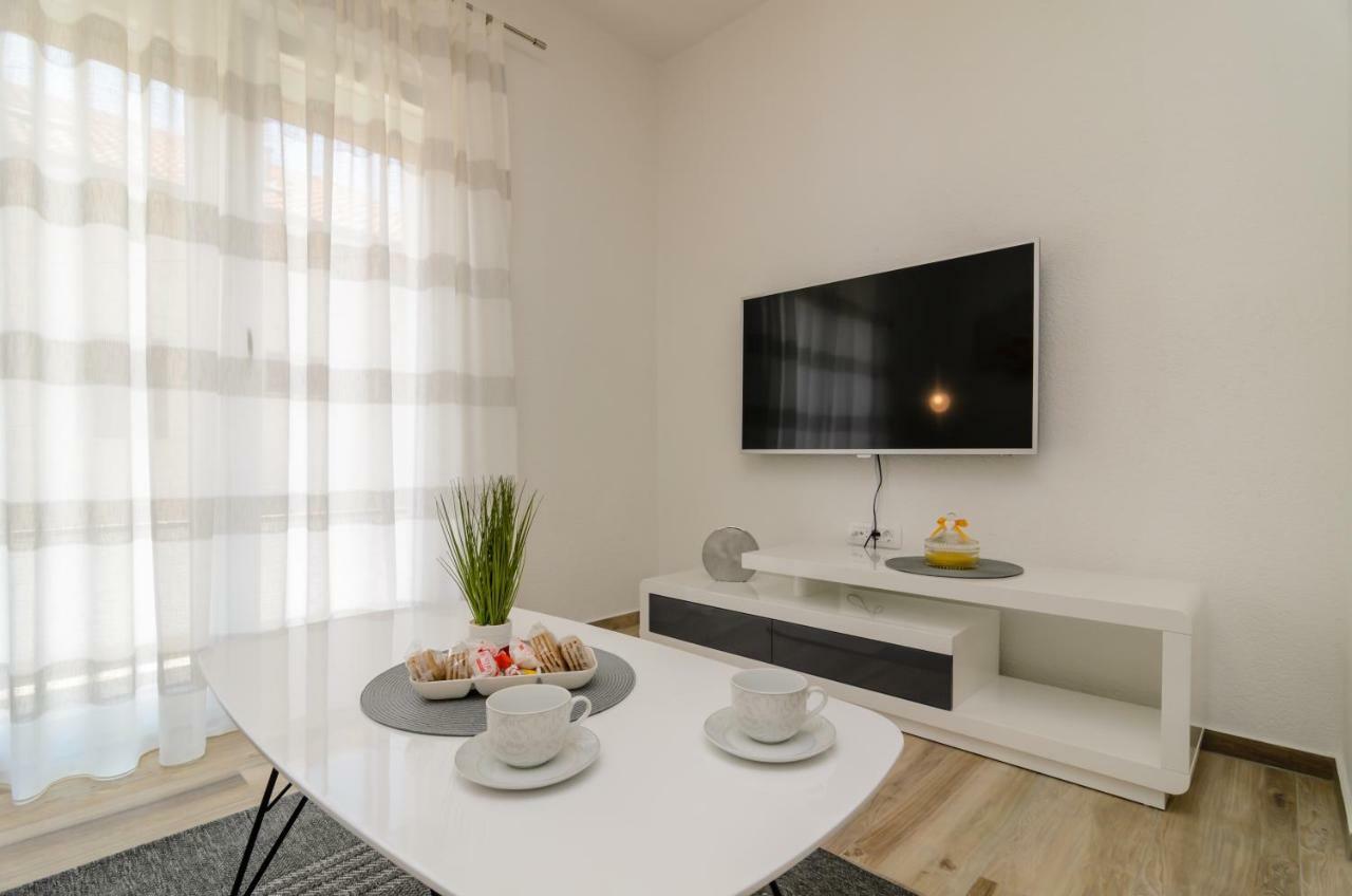 Apartment Petra Zara Esterno foto